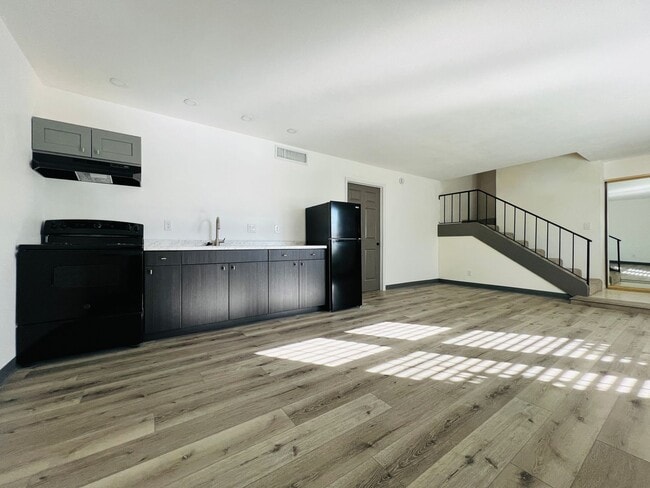 Photo - 2 Bedroom Duplex, near UNLV- Utilities Included!!