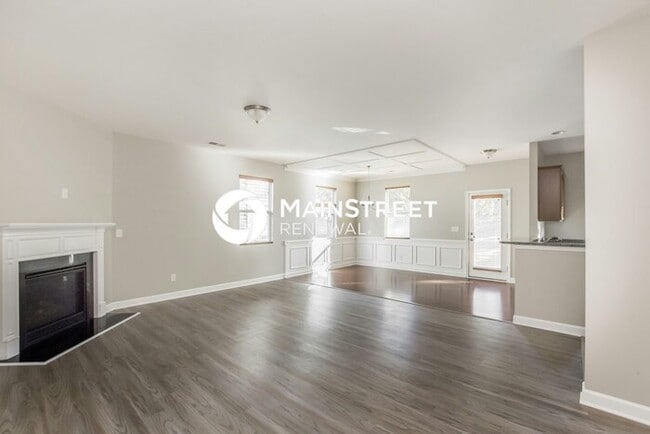 Photo - 3 Bedroom Pet-Friendly Home in Charlotte, NC with Main Street Renewal