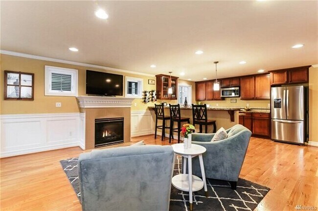 Photo - 725 N 95th St