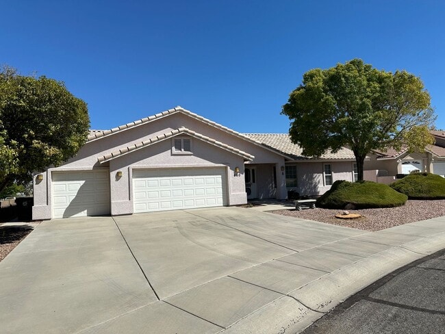 Photo - Beautiful 3 Bed / 2 Bath Home Backing to Cerbat Cliffs Golf Course!