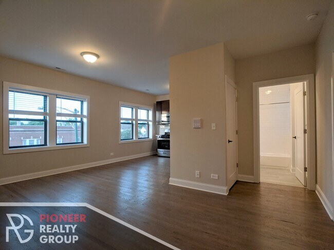 Photo - 3407 W Fullerton Ave Unidad 3D