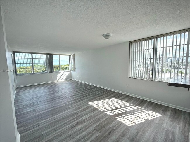 Photo - 8000 Harding Ave Unidad 5C