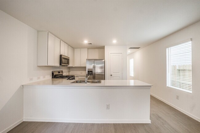 Photo - 919 Pertuso Ln