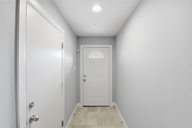 Photo - 5941 S Loop E Unidad 1301