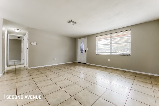 Photo - 4847 Elmwood St Casa