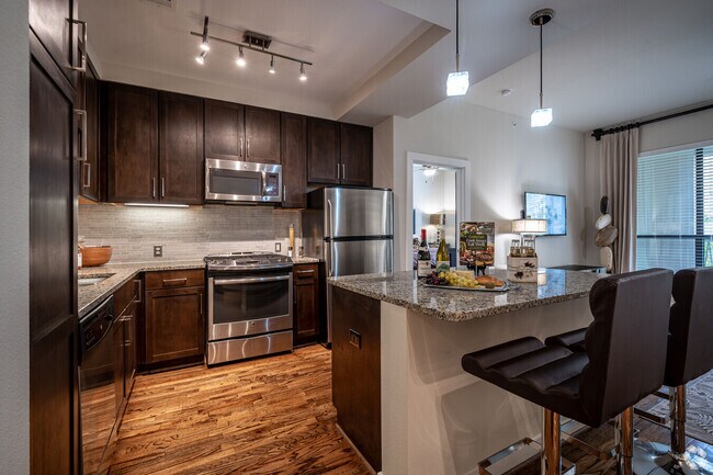 Building Photo - Your New Apartment Comes with $500–$1,000 ... Unit 29WD2