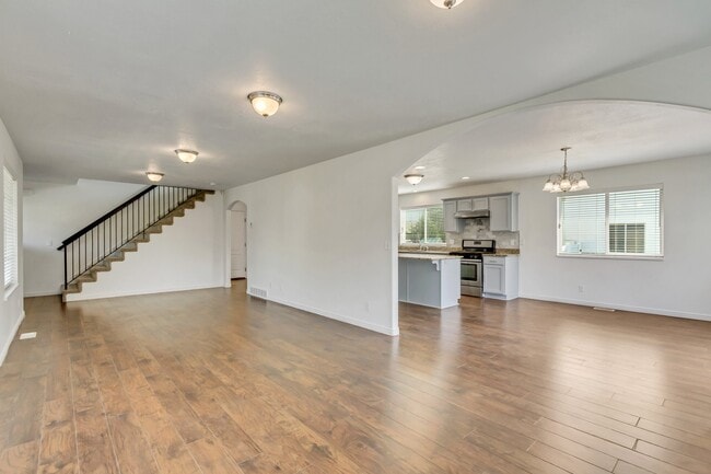 8637 Goldenrain Cir
