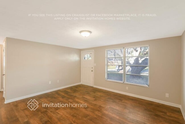 Photo - 10824 Oakdale Ave