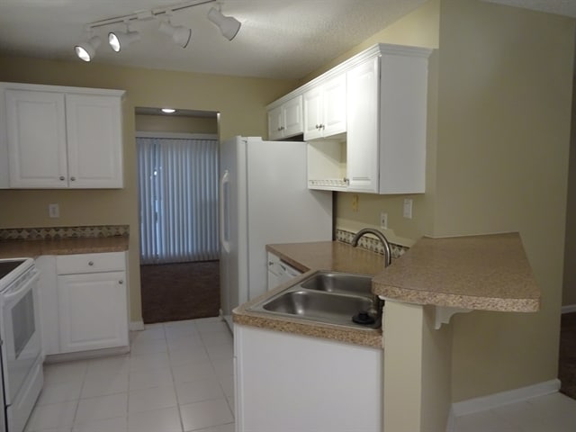 Photo - 285 Thornbush Ln