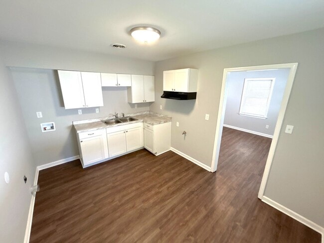 Photo - 1640 Russwood Rd