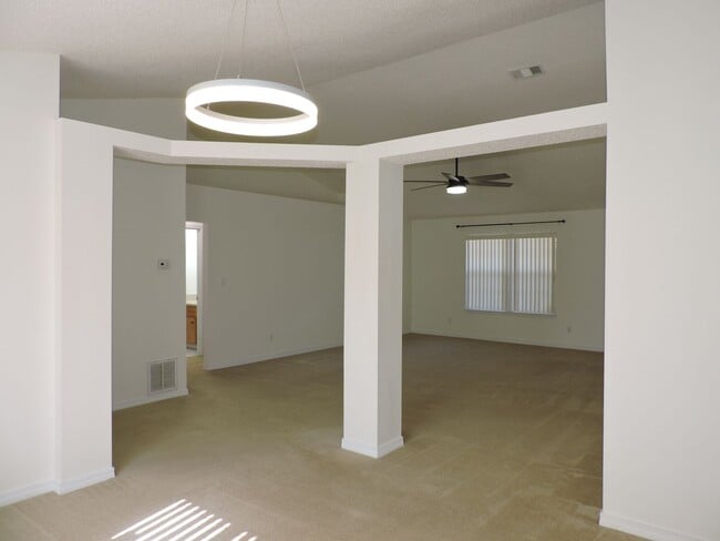 Photo - Convenient to I-10 & shopping!