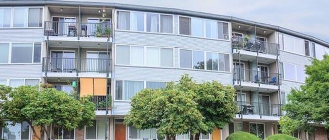 Photo - Villa Capri at Eastlake, Seattle