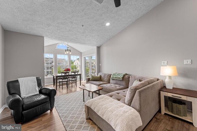Photo - 5601 Avonshire Pl Unit M