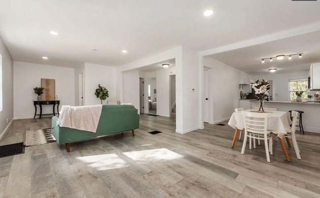 Photo - 270 Westview Ave