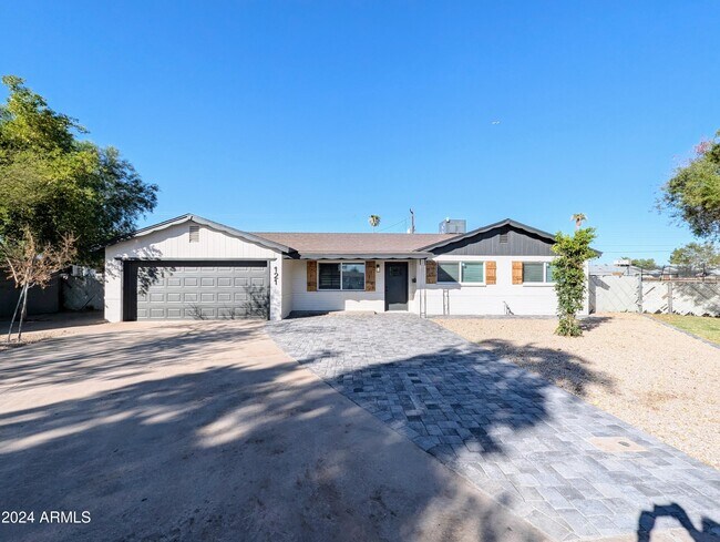 Photo - 121 N Flint Cir