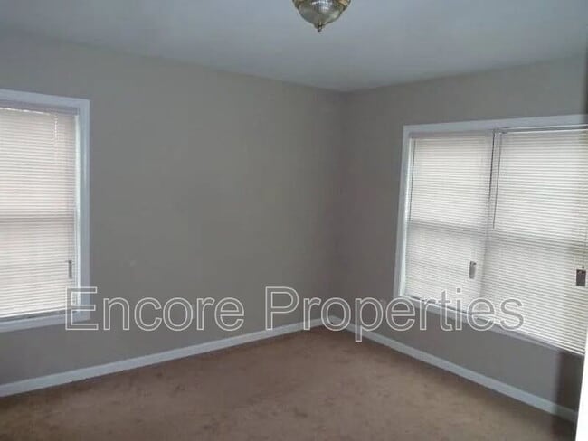 Photo - 2004 Hart St