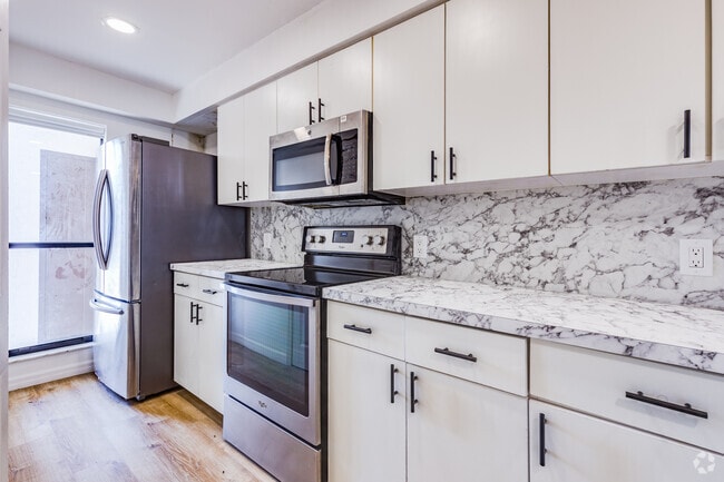 2 BR, 2 BA - 1,270SF