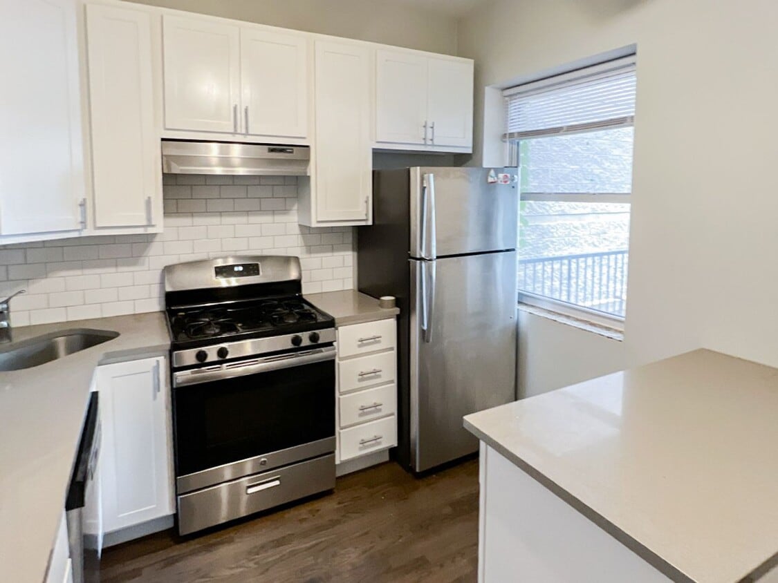 Photo - 1454 W Grace St (Chicago, IL)