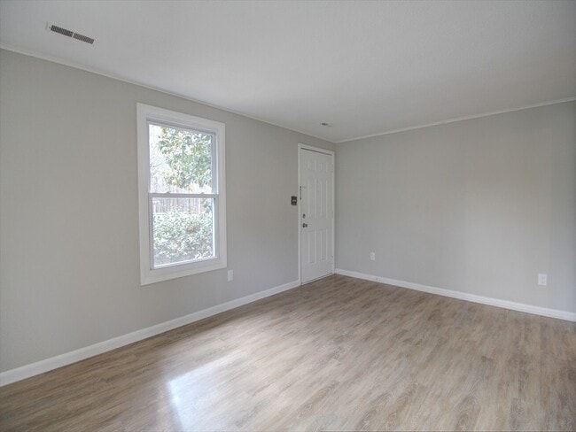 Photo - 3 bedroom ranch home with fenced yard!