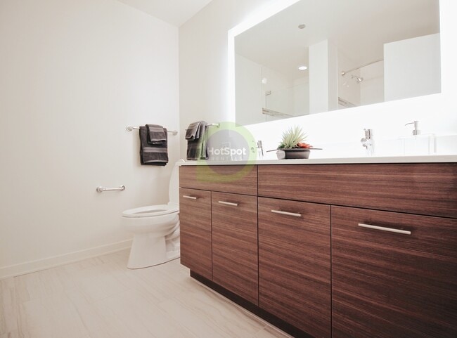 Photo - 328 W Chestnut St