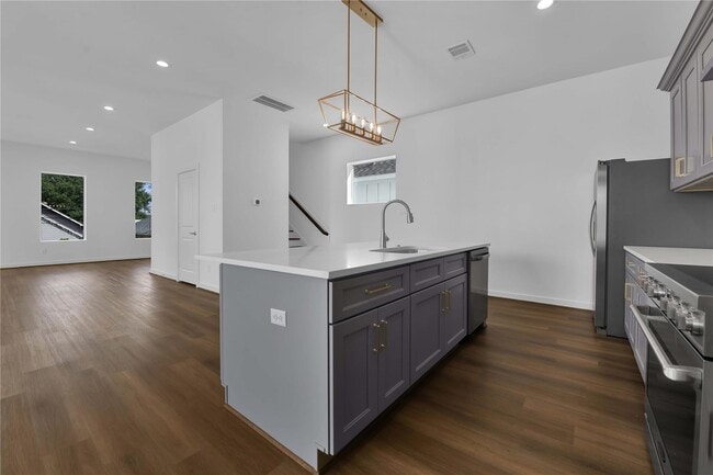 Photo - 207 Edgewood St