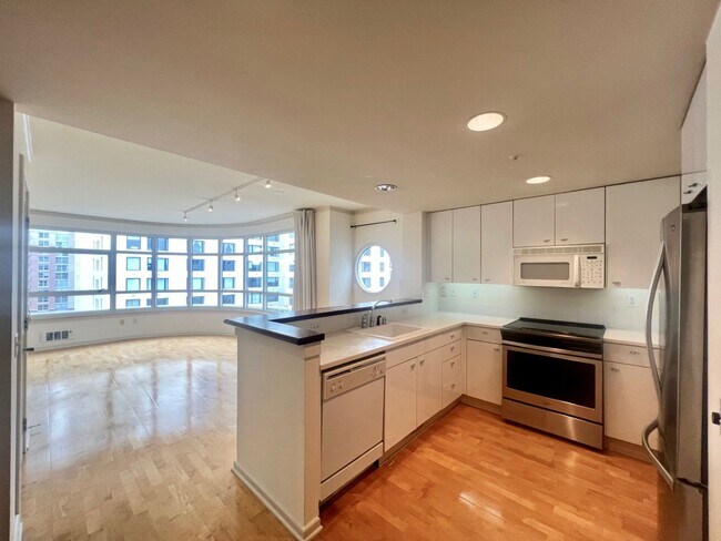 Photo - Excellent South Beach Location-1 Bed/1 Bat...
