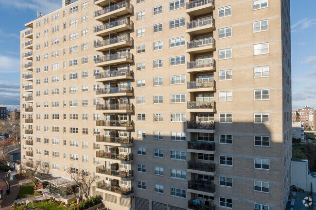 Photo - Summit House Apartments