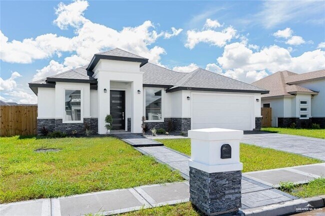 Photo - 16 Country Club Dr