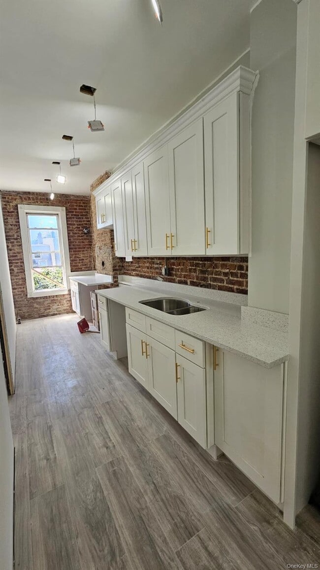 Photo - 60-80 54th Pl