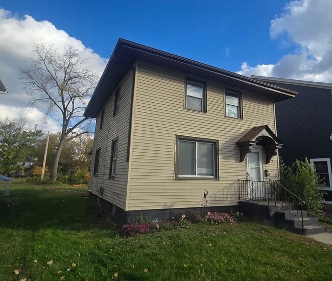 Photo - 540 Blaine Ave