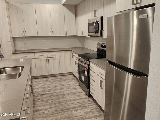 Photo - 1760 S Crismon Rd Unidad 2B