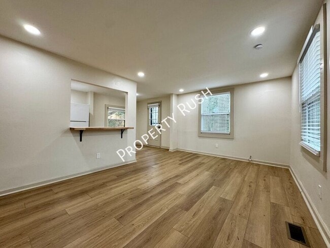 Photo - 975 Beason Dr