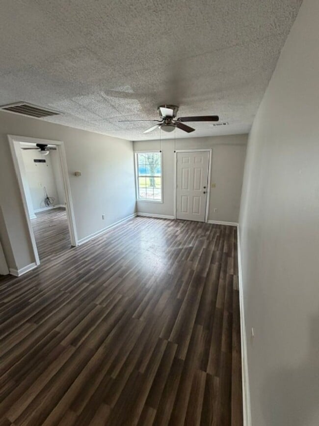 Photo - 616 1/2 N Bayou Ave - B Unit B