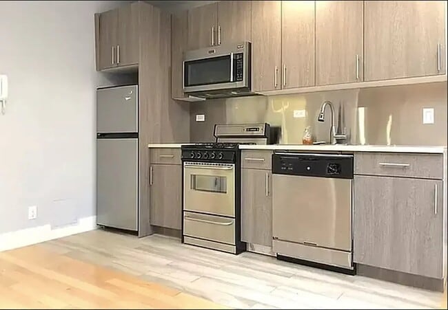 Photo - 125 E 39th St Unit 5R