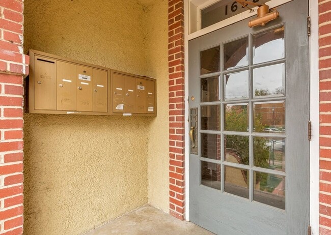 Building Photo - 1632 9th Ave