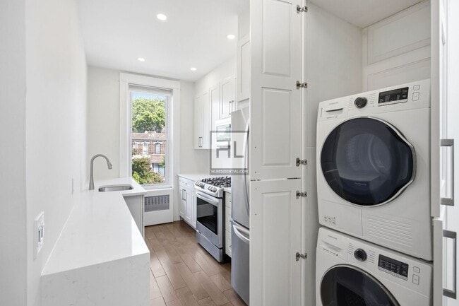 Photo - 74-43 61 STREET Unidad 2