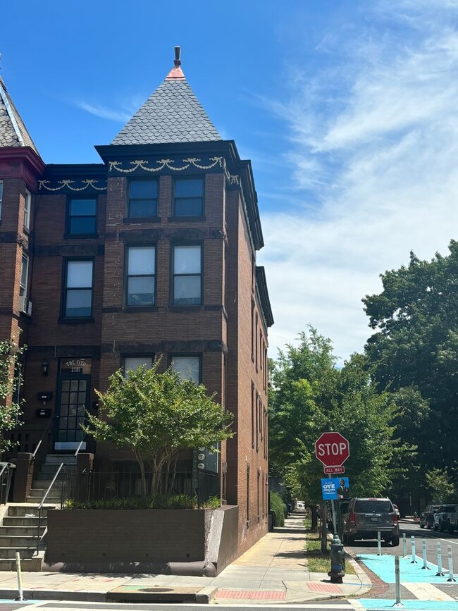 Building Photo - 2501 17th St NW Unit A