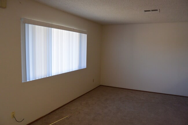 Building Photo - 2740 S Sallee Ct Unit 2742