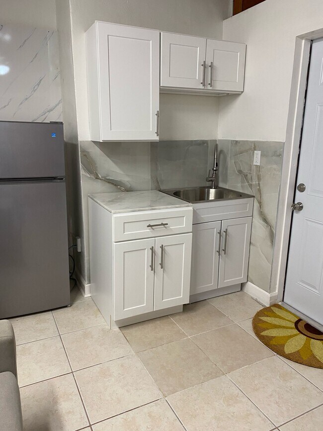 Photo - 8861 Ridgeland Dr Unidad Apartment