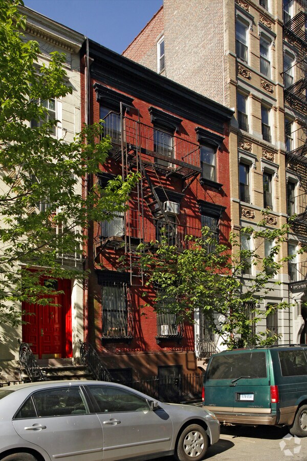 Photo - 258 E 7th St