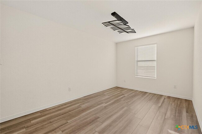 Photo - 361 Wren Ln