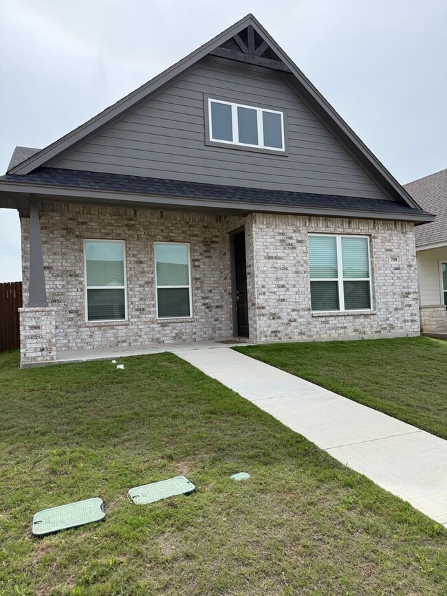 Building Photo - 3/2/2 - GODLEY ISD - GREAT Neighborhood