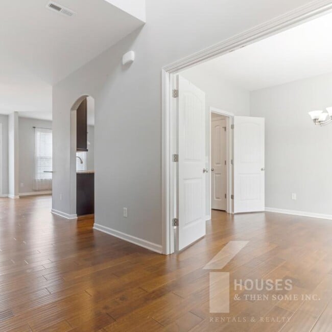 Photo - 70 Madeline Cir