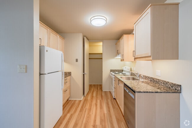 1BR, 1BA - 780SF - Kitchen