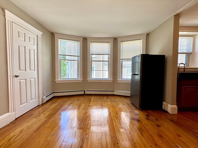 Building Photo - 124 Green St Unit 203 Rental