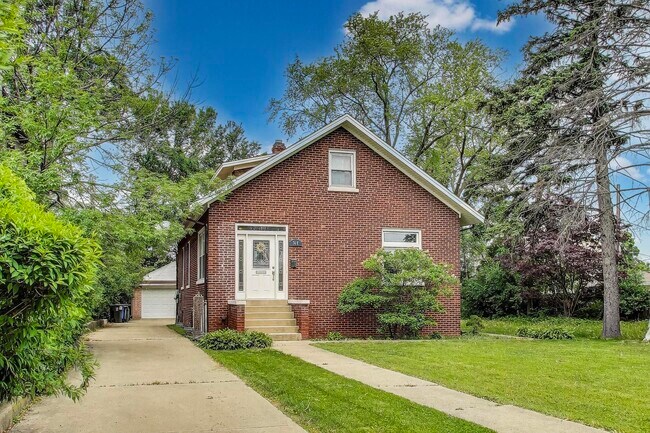 Photo - 36 E Touhy Ave