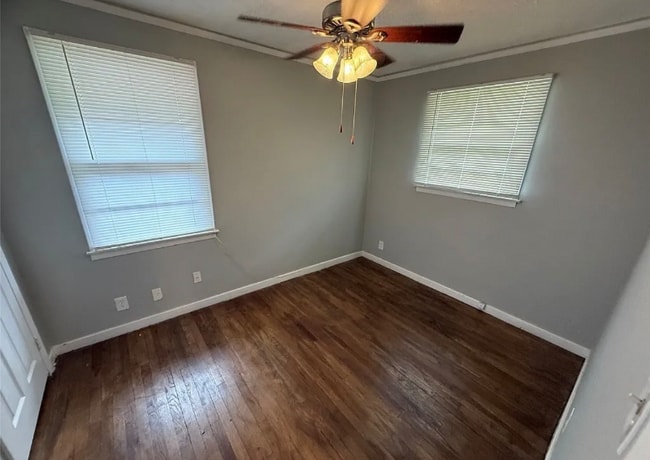 Photo - 2030 Windsor Ave