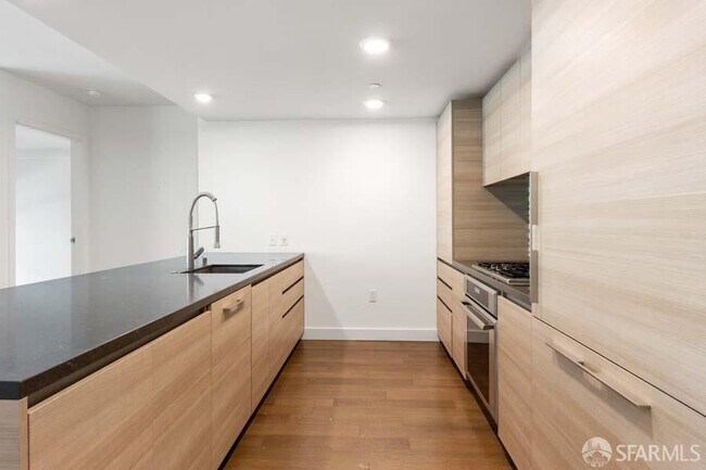 Photo - 708 Long Bridge St