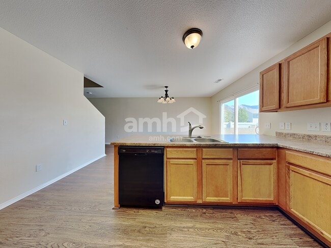 Photo - 2136 Summit Way