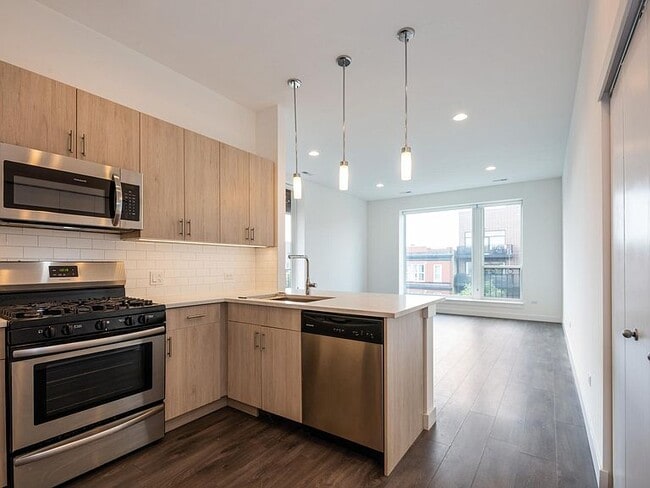 Photo - 1509 N Western Ave